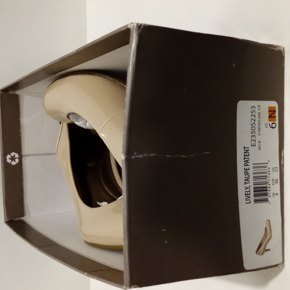 Life Stride LIVELY Dress Pump in Taupe | 6 US - Picture 2 of 12